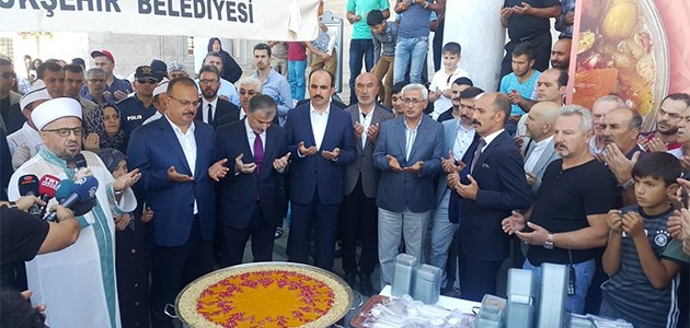 Konya’da vatandaşlara aşure ikramı