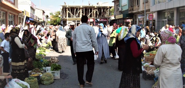 Seydişehir’de organik köy pazarına yoğun ilgi