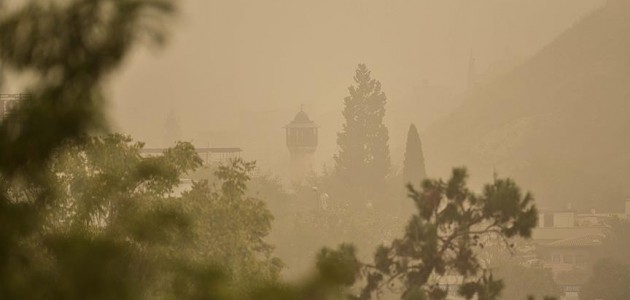 Toz bulutu Gaziantep ve Şanlıurfa’da yaşamı olumsuz etkiliyor