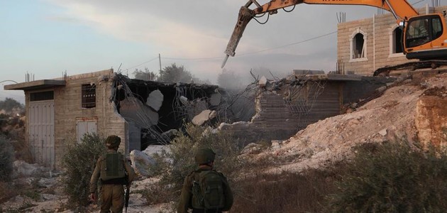 İsrail Batı Şeria’da bir Filistinliye ait binayı yıktı