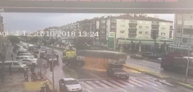 Konya’da kaza anı güvenlik kamerasında