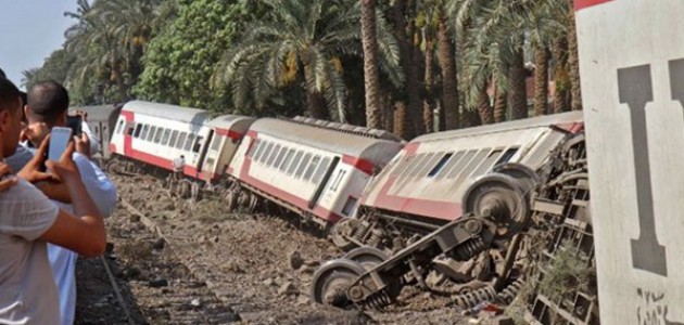 KDC’de tren raydan çıktı: 40 ölü