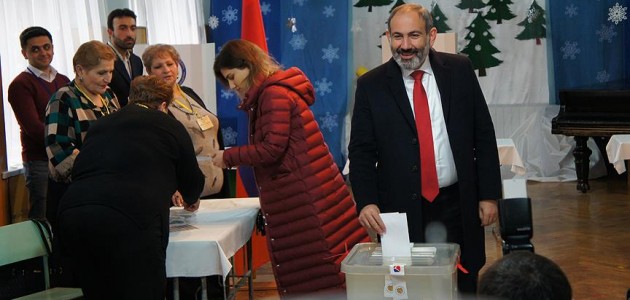 Ermenistan’daki seçimin galibi Paşinyan oldu