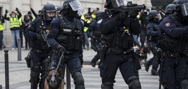 Paris’te sarı yeleklilerin gösterisi öncesinde 25 gözaltı