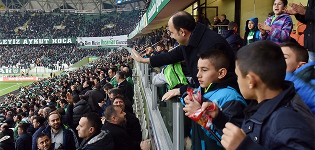 Başkan Altay, Konyaspor maçında özel öğrencilerle buluştu