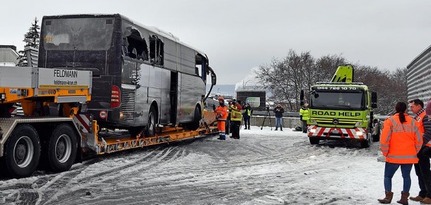 İsviçre’de turistleri taşıyan otobüs kaza yaptı: 1 ölü, 44 yaralı