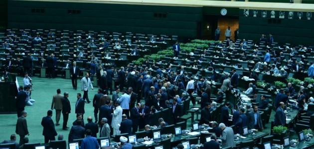 İran ekonomik sorunlar nedeniyle bütçeyi kıstı