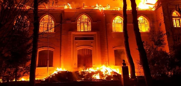 Denizli’de tarihi okulda yangın