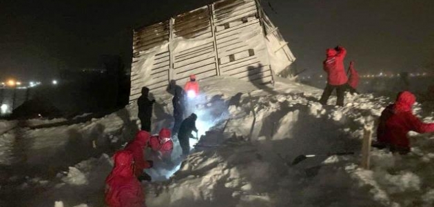 Rusya’da kayak merkezlerine çığ düştü: Evler kar altında