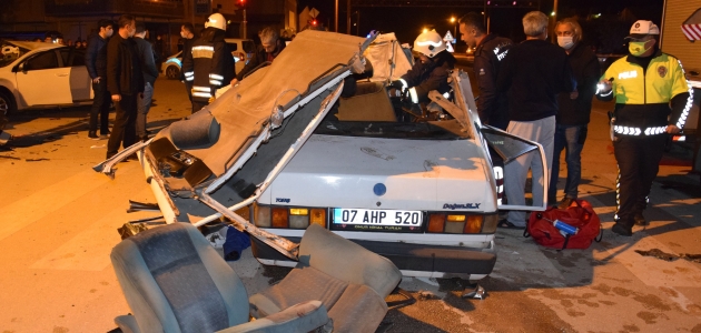  Antalya'da feci kaza: 3 ölü, 4 yaralı