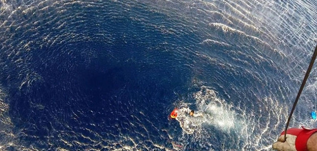 Düzensiz göçmenleri taşıyan tekne battı: En az 43 ölü 