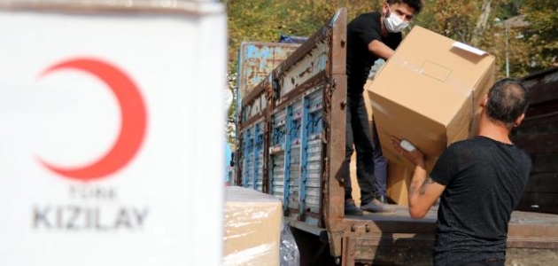 Kızılay'dan Barış Pınarı Harekatı bölgesindeki 100 aileye yardım 
