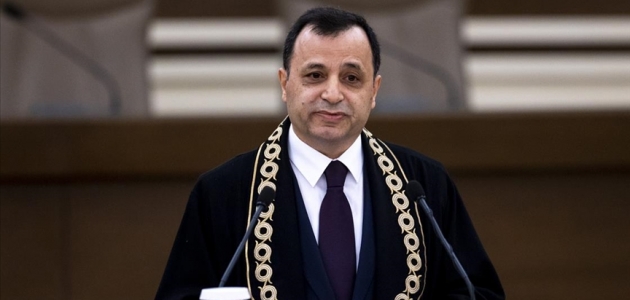 Anayasa Mahkemesi Başkanı Arslan: Anayasa hükümleri üstün hukuk kurallarıdır  