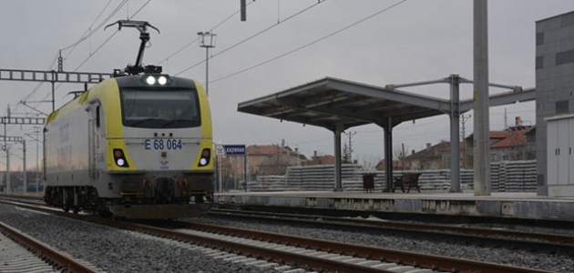 Konya-Karaman Hızlı Tren Hattı'ndaki test sürüşleri sürüyor 