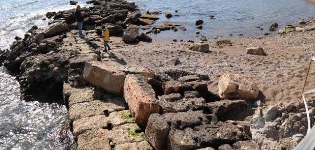 Deniz çekildi, 3000 yıllık antik kent limanı ortaya çıktı