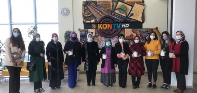 Karatay Belediyesi kadın gazetecileri unutmadı