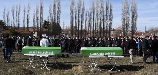 Okul servisinde öldürülen iki çocuğun cenazeleri toprağa verildi