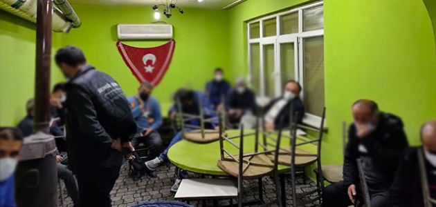 Konya'da kahvehaneye dönüştürülen eve kumar baskını!   