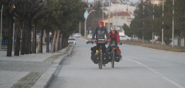  Bisikletle dünya turuna çıkan İngiliz çift, Konya'da  