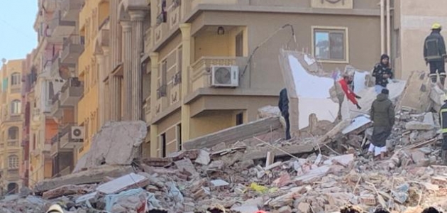 Mısır'da 10 katlı bina çöktü: 8 ölü 