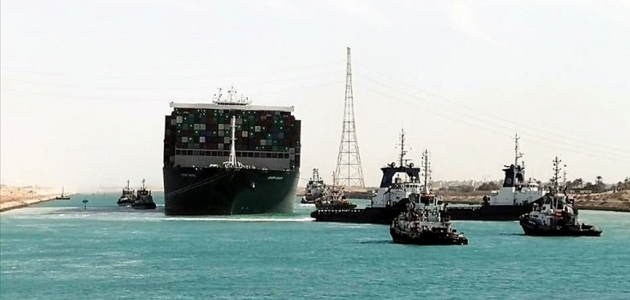 Mısır: 422 gemiden 113’ünün Süveyş Kanalı’ndan geçti