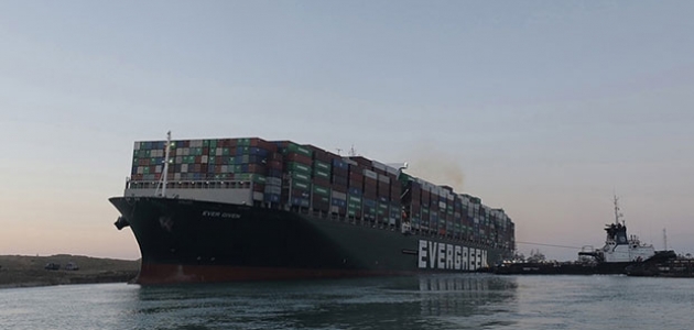  Mısır Süveyş Kanalı'nın kapanmasına yol açan gemiyi alıkoyacak