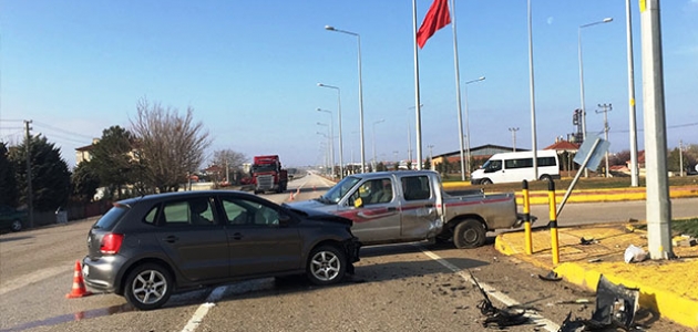 Konya'da pikapla otomobil çarpıştı: 2 yaralı  