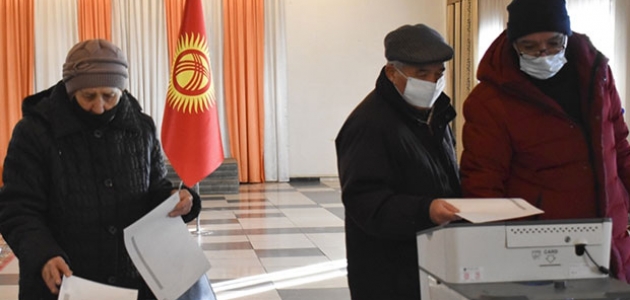  Kırgızistan'da halk sandık başında