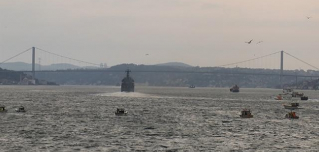 İstanbul Boğazı'ndan Rus savaş gemileri geçti 