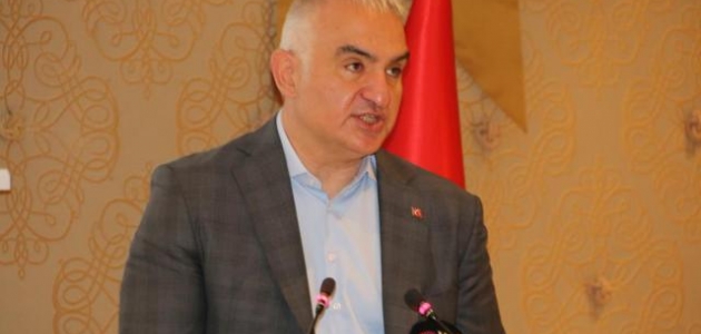Bakan Ersoy: Mayıs sonuna kadar tüm turizm çalışanları aşılanacak 
