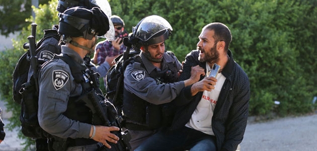 Siyonist İsrail polisi Kudüs’te Filistinlilere saldırdı