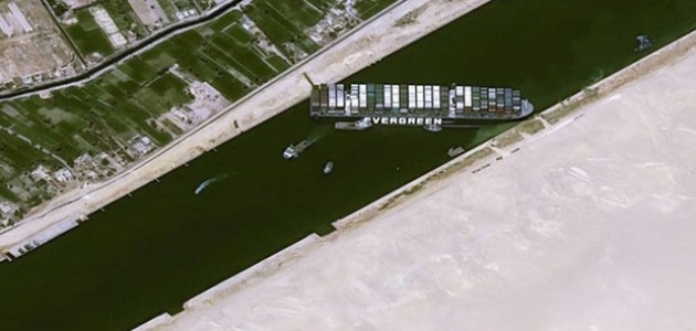  Mısır, Süveyş Kanalı'nı tıkayan gemi için istediği tazminatı indirdi