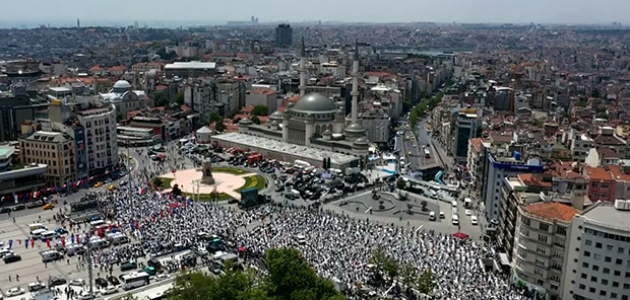 Taksim Camii ibadete açıldı 