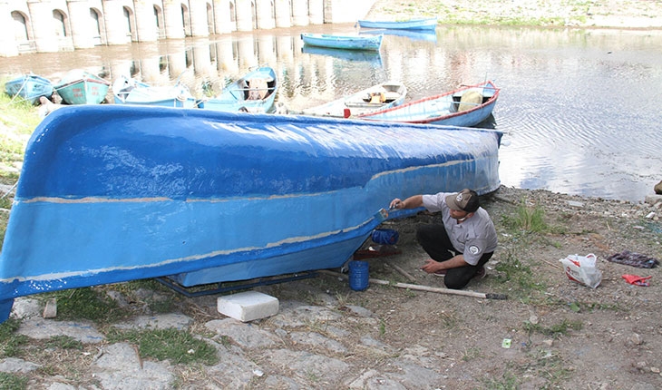 Beyşehir Gölü’nde balıkçılar, av sezonuna hazırlanıyor