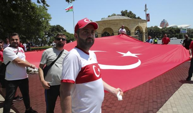 Cumhurbaşkanı Erdoğan'a Bakü'de sevgi gösterisi