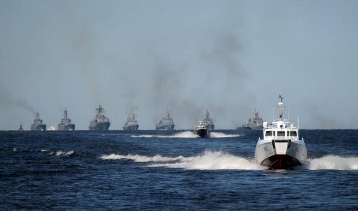 Karadeniz'de gerilim: Rusya'dan İngiliz savaş gemisine uyarı ateşi