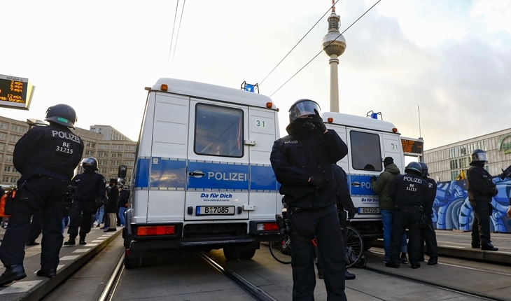 Almanya'da bıçaklı saldırı: En az 3 ölü