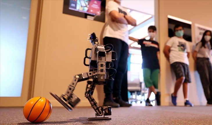 ​Cumhurbaşkanlığı Millet Kütüphanesi'nde 'İnsansı Robot' eğitimleri veriliyor