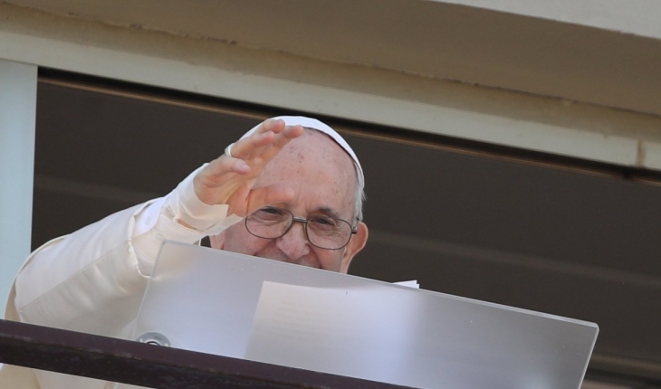 Papa Francis, ameliyattan sonra ilk görüntüsünü verdi