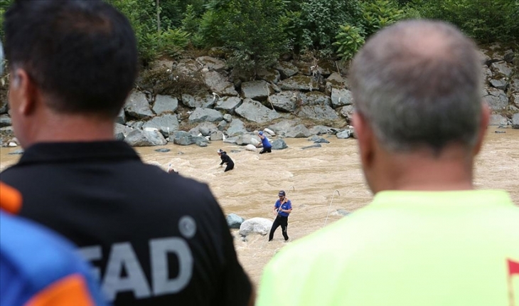 Rize'deki sel ve heyelanın ardından kayıp arama ve hasar tespit çalışmaları sürüyor