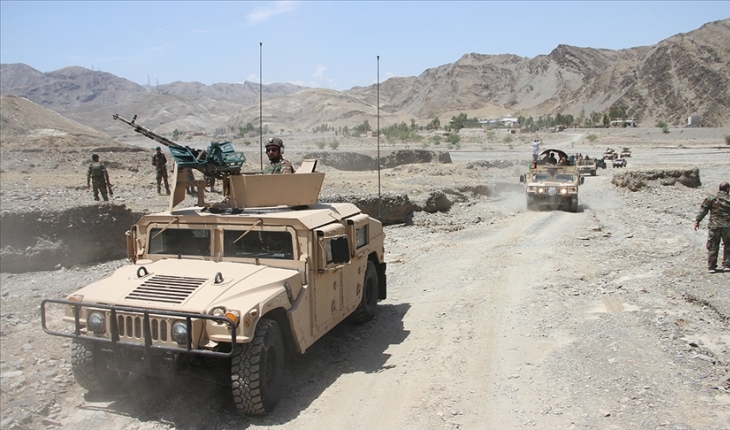 Afganistan’da Taliban ilk kez bir vilayet merkezini ele geçirdi