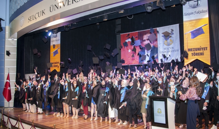 SÜ İletişim Fakültesinden 526 öğrenci mezun oldu