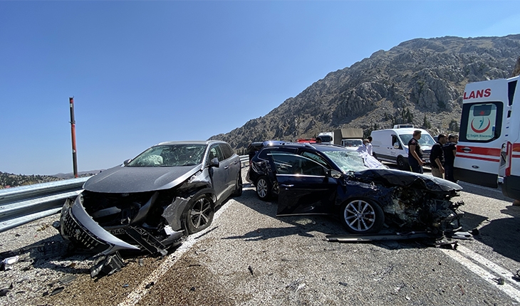 Antalya-Konya yolunda kaza: 2’si ağır 4 yaralı