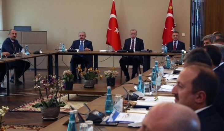 Cumhurbaşkanı Erdoğan, Ahlat’ta valilerle bir araya geldi
