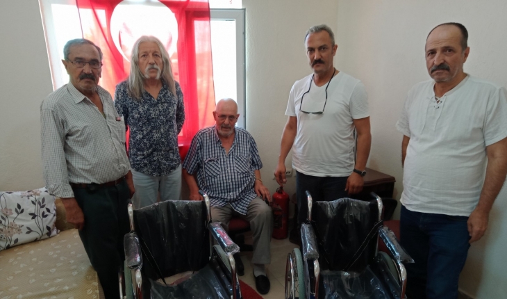 TURÇEV-DER ihtiyaç sahiplerine tekerlekli sandalye dağıttı