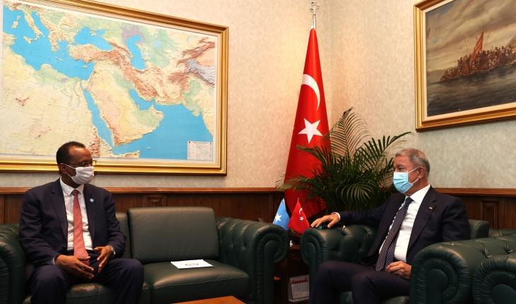 Bakan Akar, Somali Savunma Bakanı Haji ile görüştü