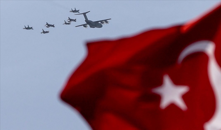 Türkiye ve Azerbaycan uçakları TEKNOFEST öncesi İstanbul’u selamladı
