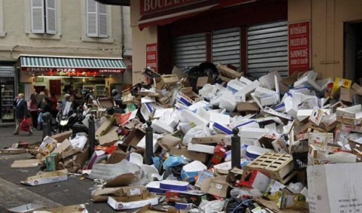 Fransa'nın Marsilya kenti çöp yığınlarıyla doldu
