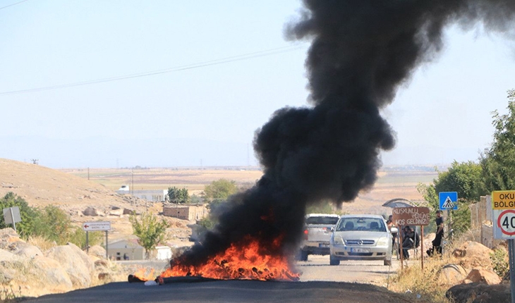 Şanlıurfa'da kaçak elektrik kullananlara yapılan denetimde lastik yakıldı