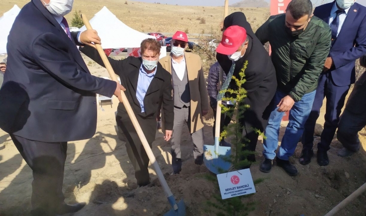 Konya'da Devlet Bahçeli Hatıra Ormanında fidanlar toprakla buluşturuldu